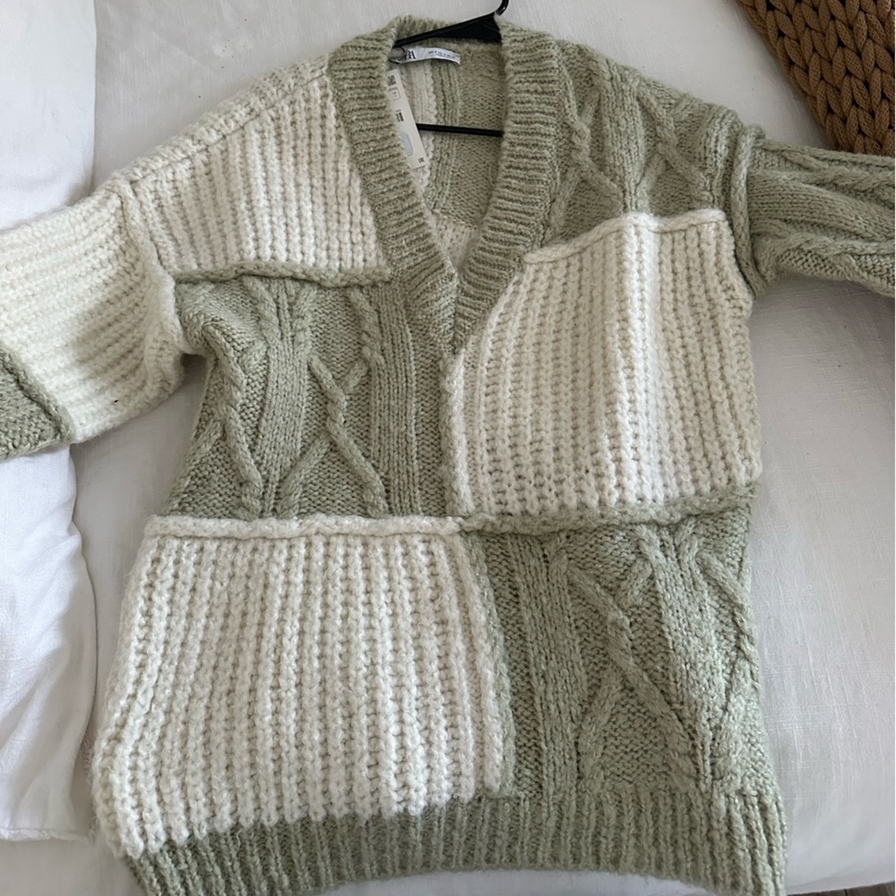 Zara never worn NWT color block sweater. So cozy!